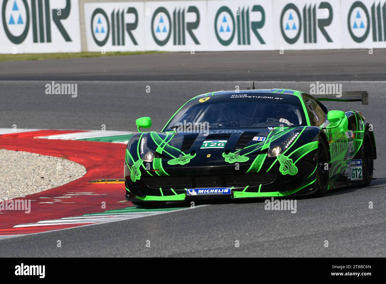 Scarperia – Italien, 28. Oktober 2023: Ferrari 458 GT2 im Einsatz auf dem Mugello Circuit während des Ferrari World Finals 2023 in italien. Stockfoto