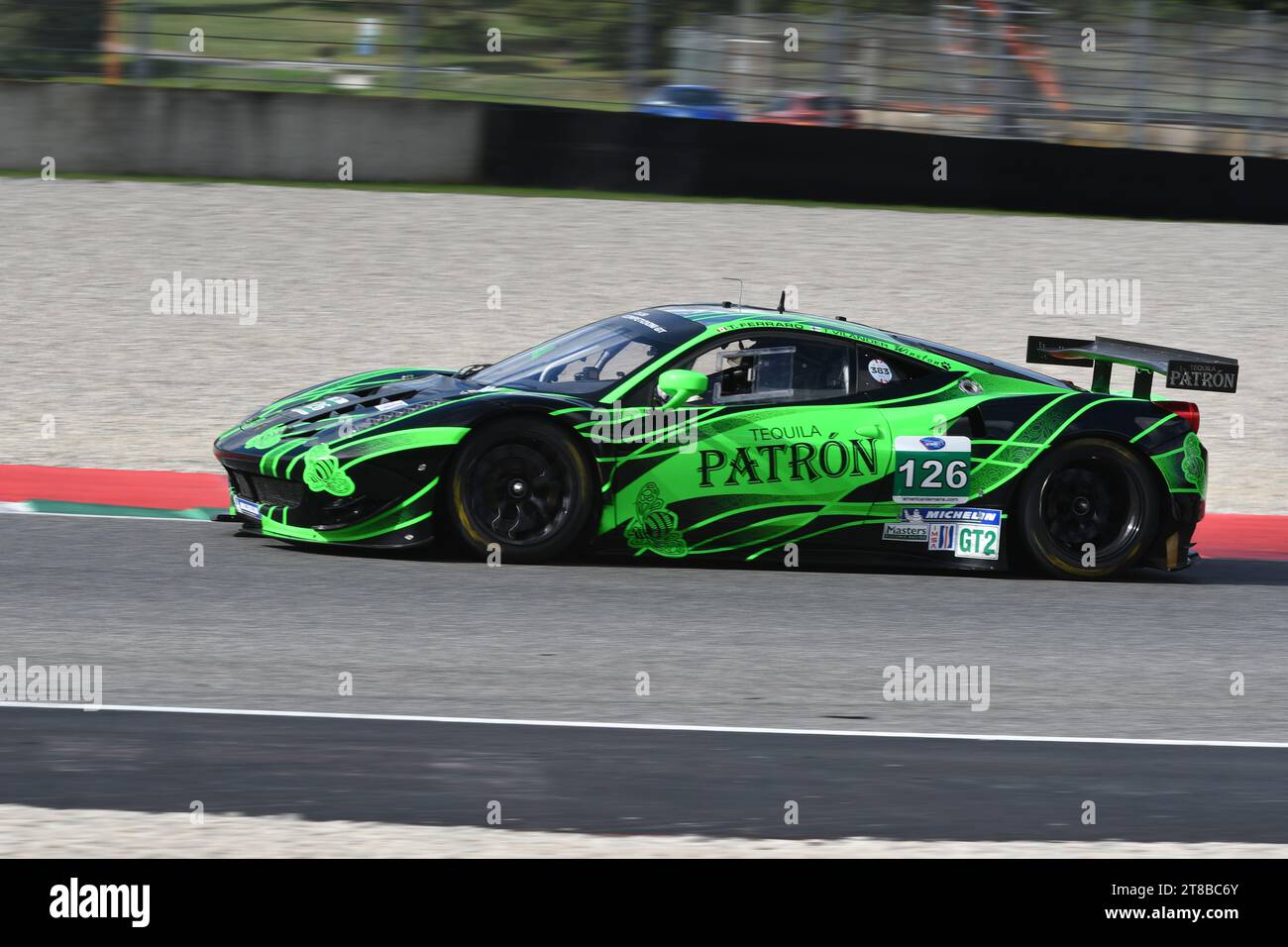 Scarperia – Italien, 28. Oktober 2023: Ferrari 458 GT2 im Einsatz auf dem Mugello Circuit während des Ferrari World Finals 2023 in italien. Stockfoto