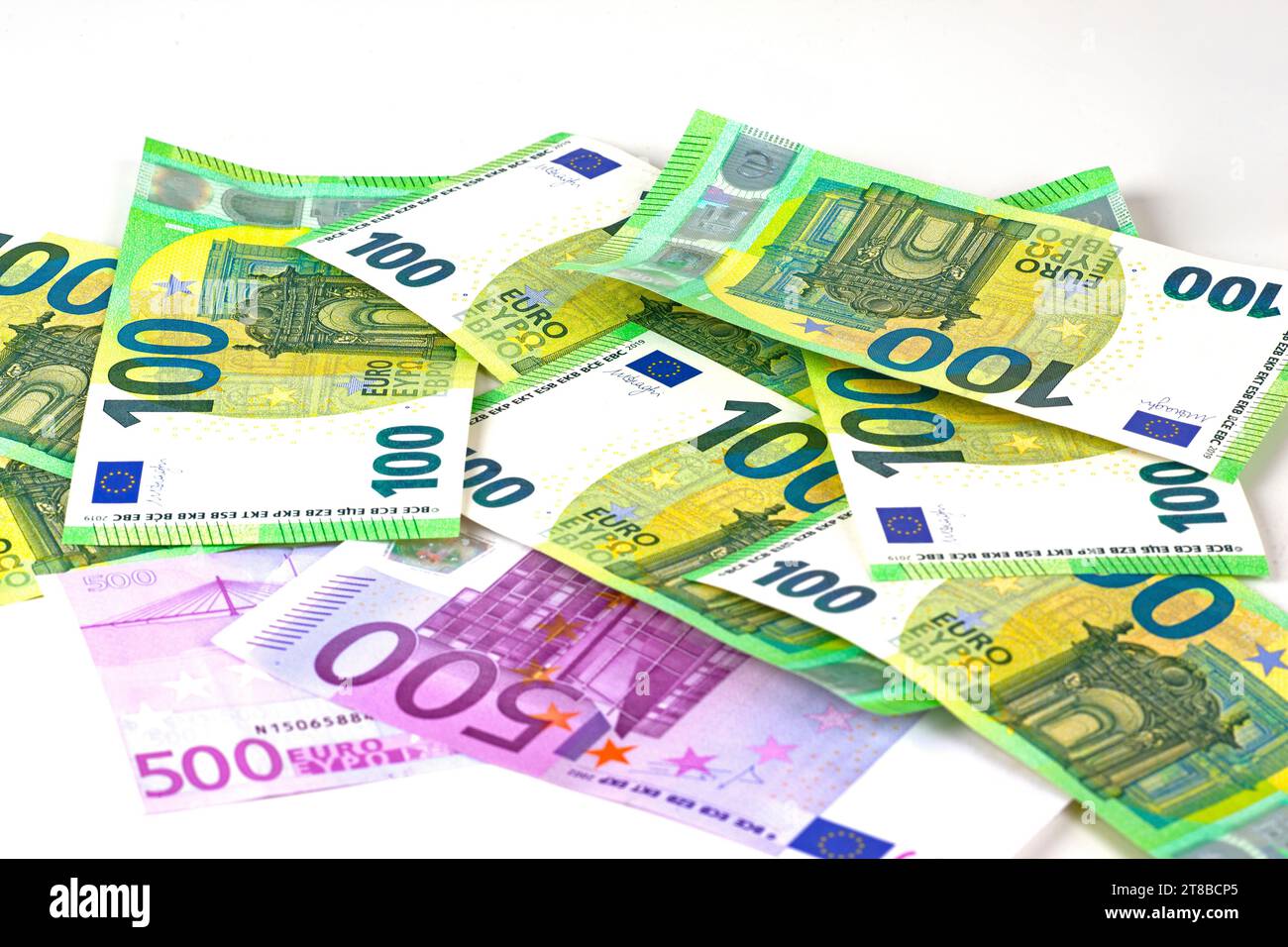 Euro-Banknoten isoliert auf weiß Stockfoto