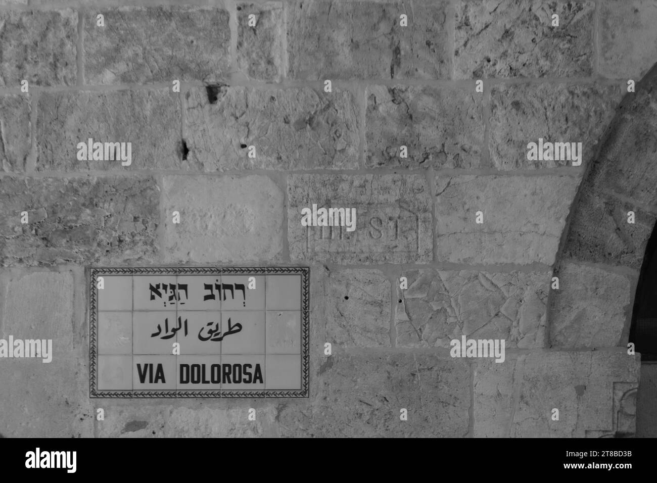 Via Dolorosa, Altstadt von Jerusalem, Israel. Er stellt den Weg dar, den Jesus auf dem Weg zu seiner Kreuzigung, von den römischen Soldaten gezwungen, eingeschlagen hat. Stockfoto