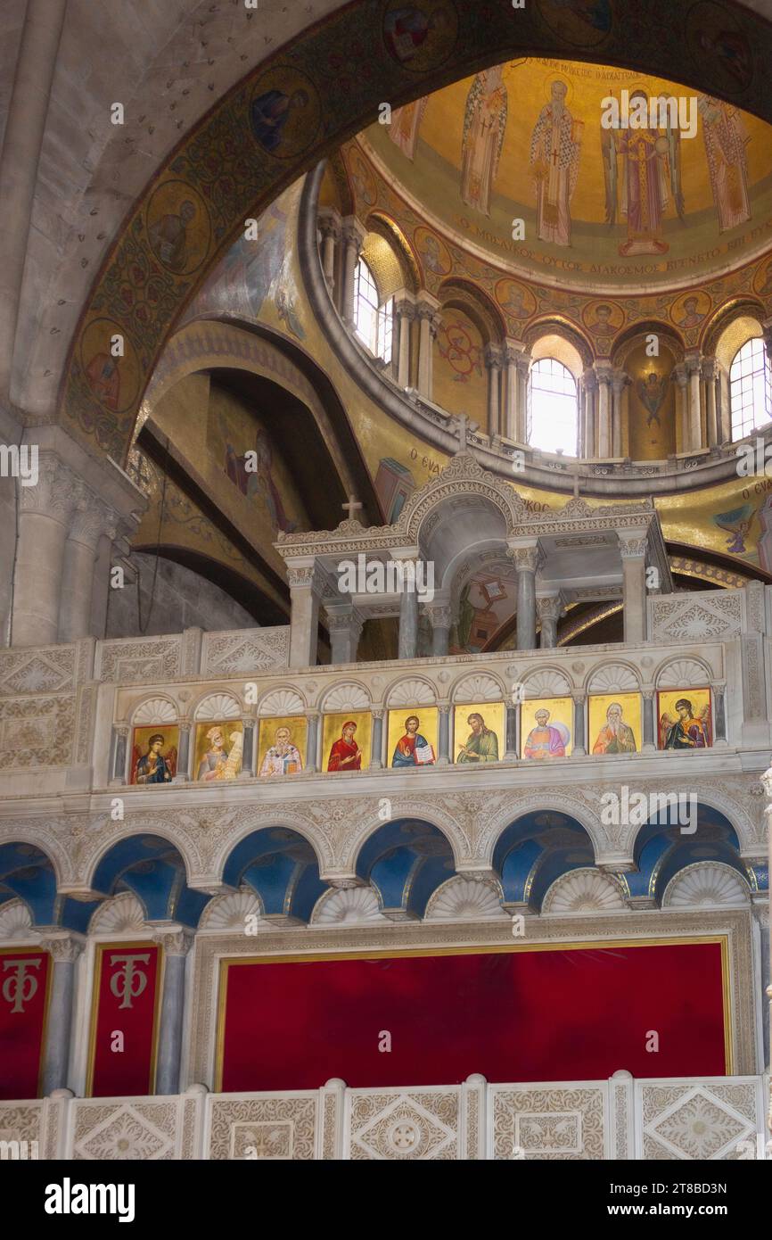 Die Grabeskirche, auch bekannt als Auferstehungskirche, Christliches Viertel, Altstadt von Jerusalem. Detail des Innenraums über dem Sto Stockfoto