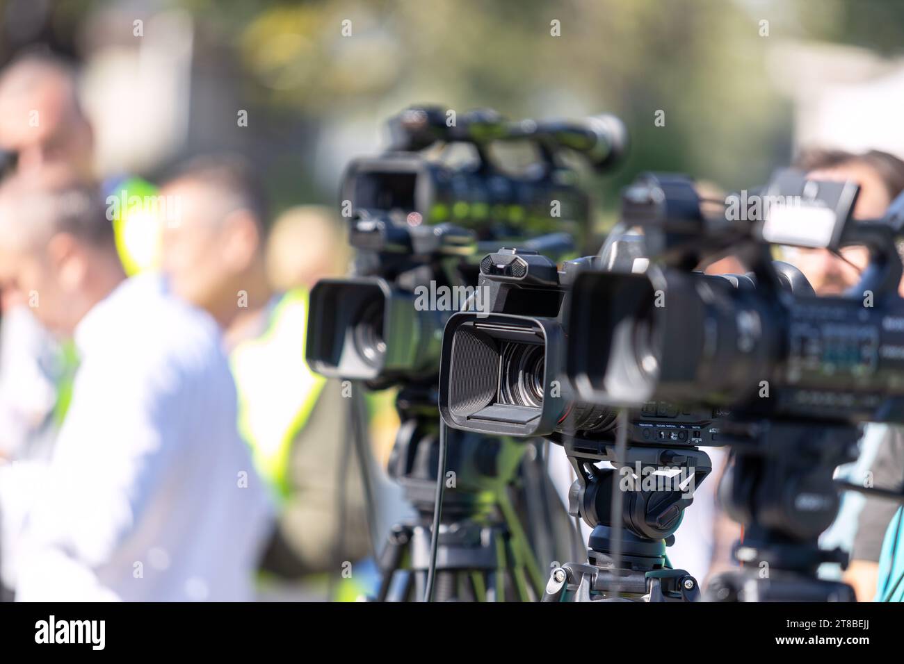 Deckt ein Medien-Event mit einer Videokamera Stockfoto