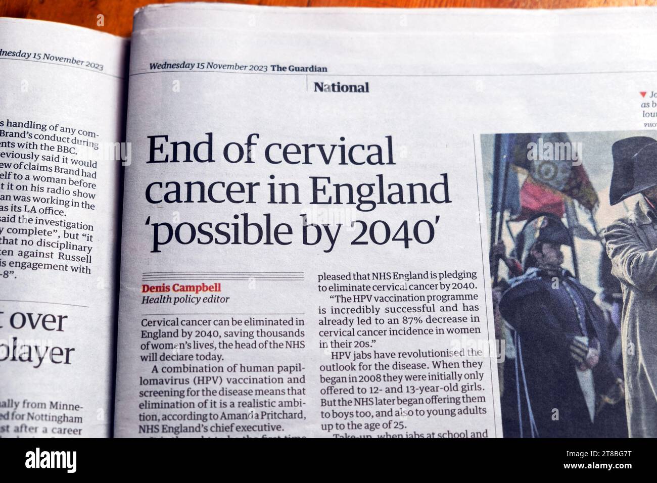 „Ende des Gebärmutterhalskrebses in England „möglich bis 2040“ Guardian Zeitung Headline medizinische Frauen Gesundheit artikel 15 November 2023 London England Großbritannien Stockfoto
