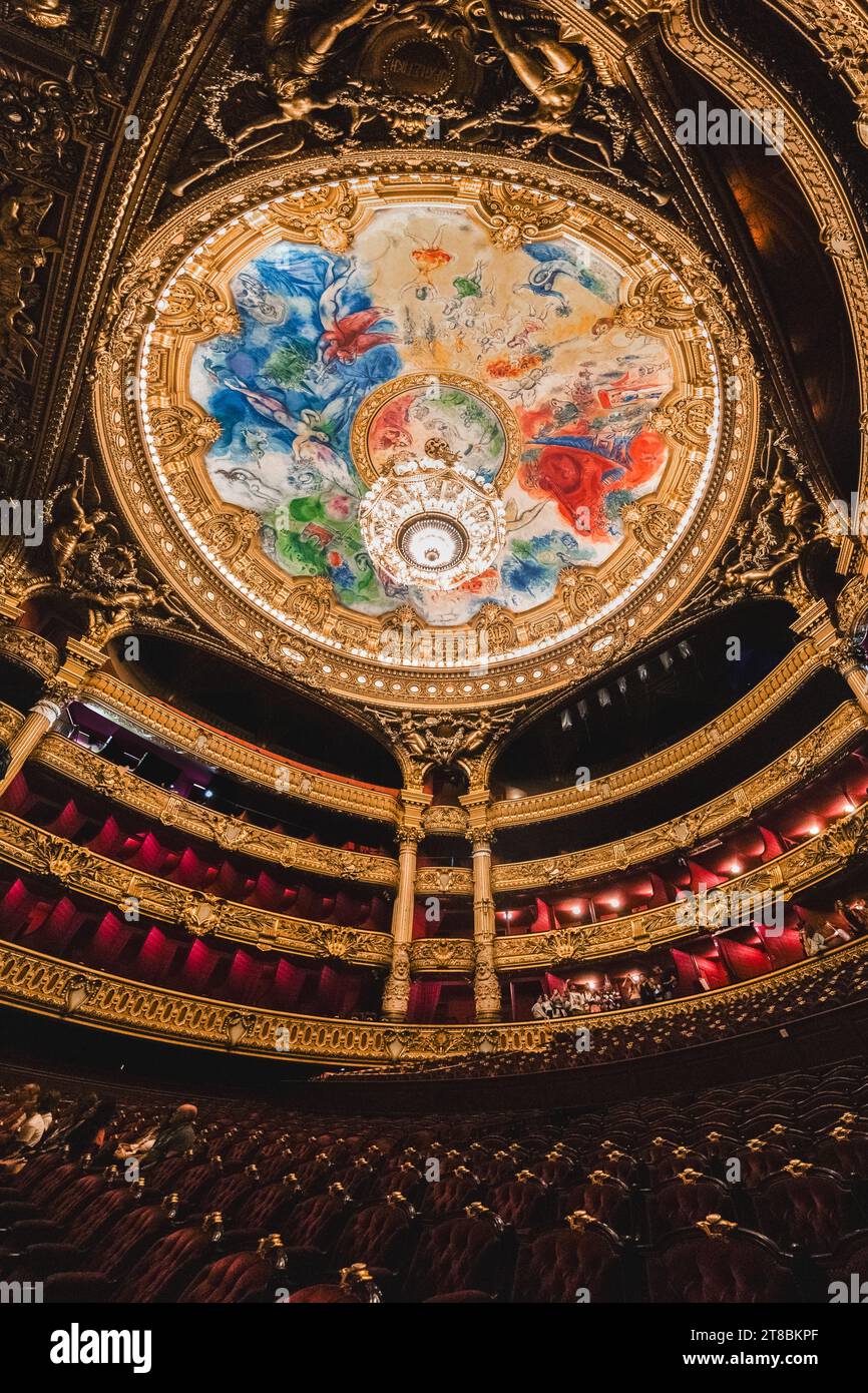 Das wunderschöne Auditorium des Palais Garnier, Paris, Frankreich. Stockfoto