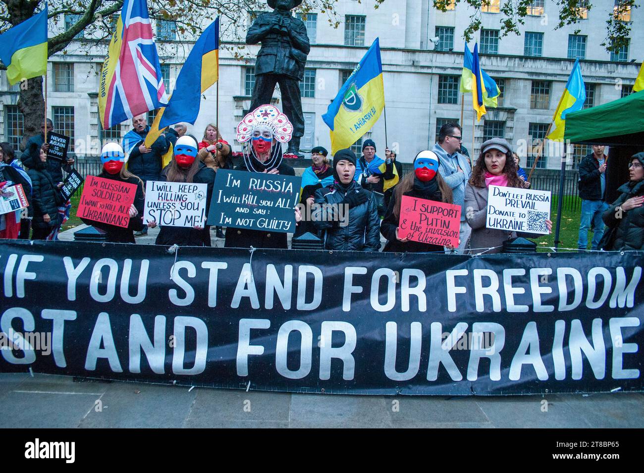 London, Großbritannien. November 2023. Die Ukraine protestiert vor der Downing Street gegen Russland. Quelle: JOHNNY ARMSTEAD/Alamy Live News Stockfoto