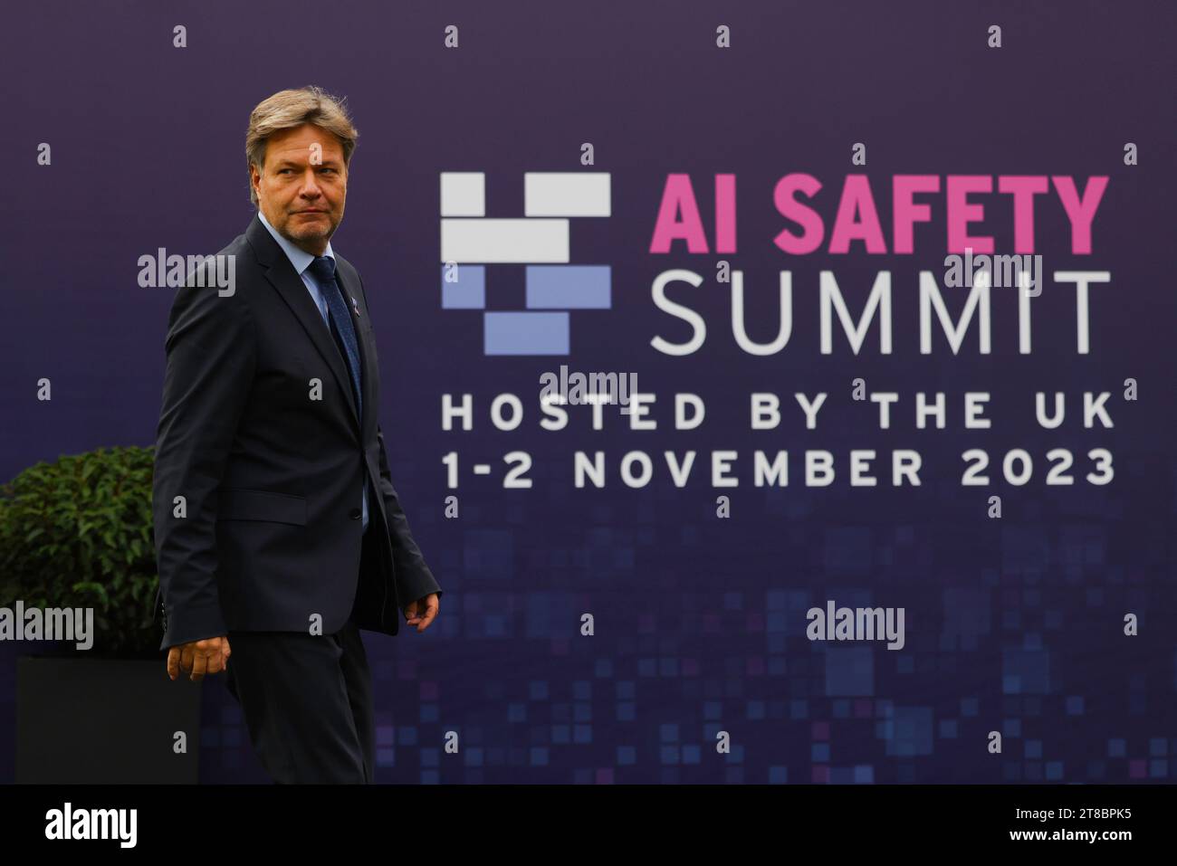 BLETCHLEY PARK, BUCKINGHAMSHIRE, ENGLAND, Vereinigtes Königreich - 02. November 2023 - der britische Premierminister Rishi Sunak trifft sich mit Robert Habeck, Vizekanzler von Deutschland o Stockfoto