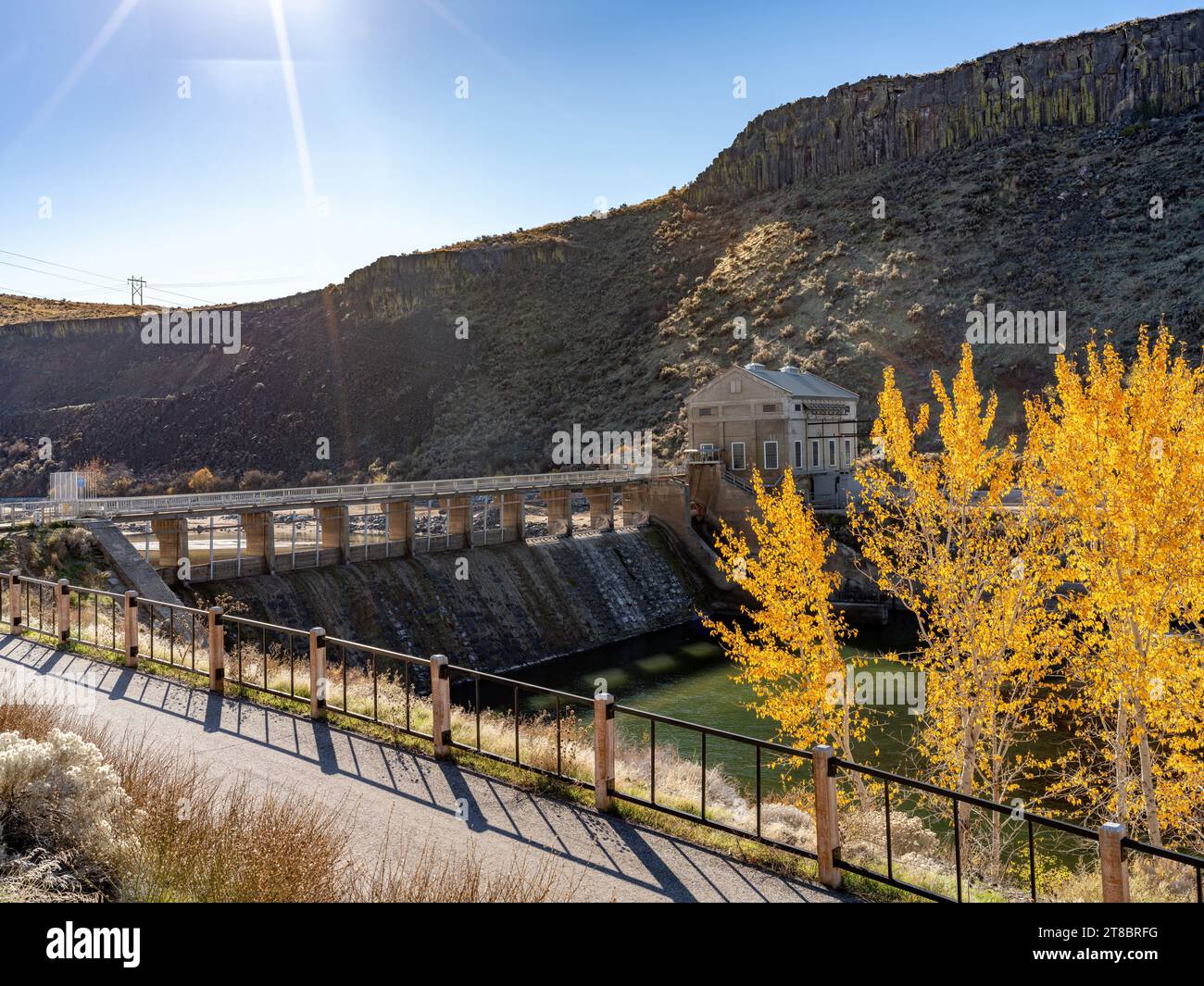 Legendärer Ablenkungsdamm am Boise River im Herbst Stockfoto
