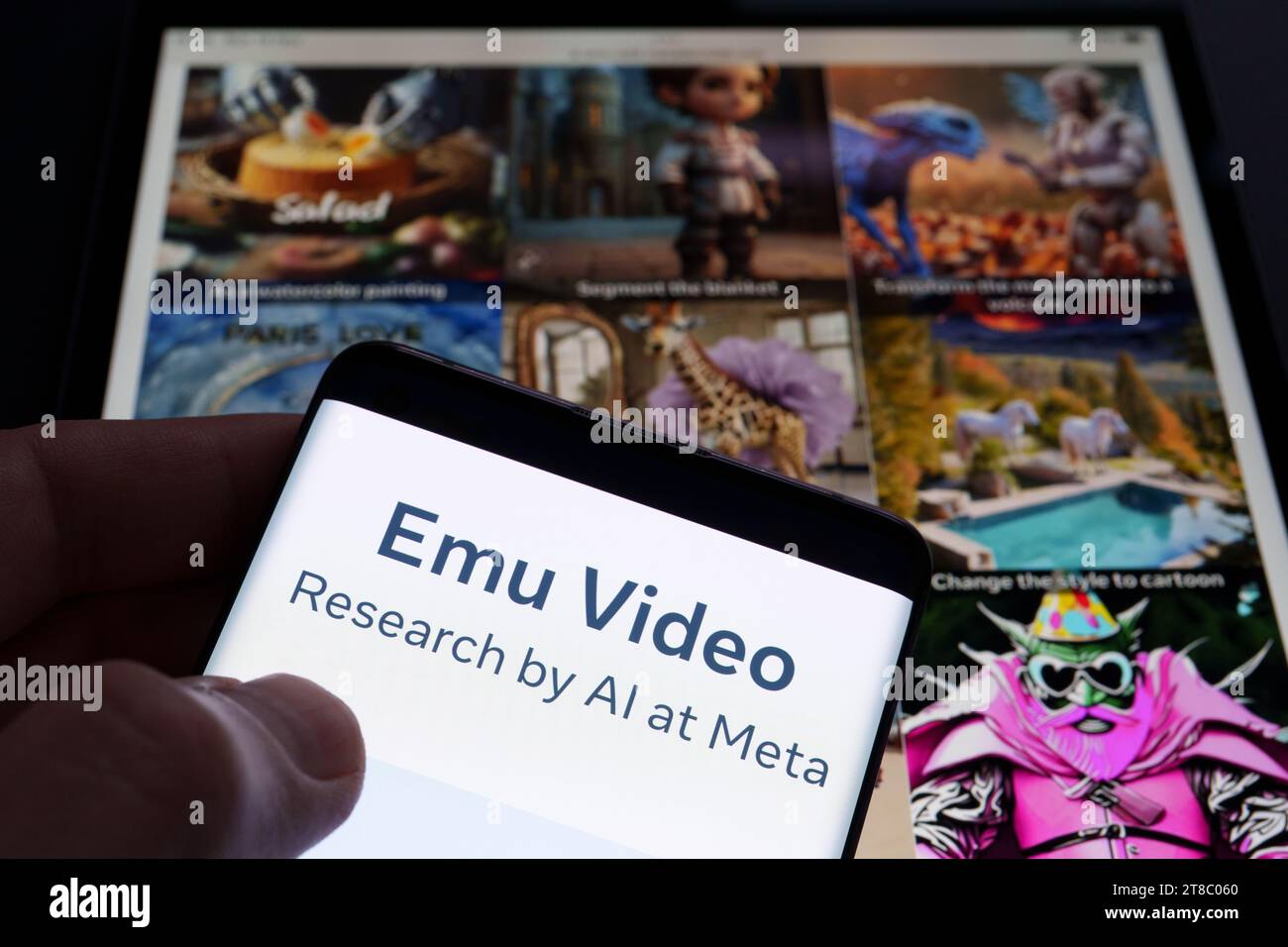 Emu Edit und Emu Video Tool Logo auf Smartphone und seine Beispiele im Hintergrund. Neues KI-Bild- und Videogenerierungs- und -bearbeitungstool von Meta. Stockfoto