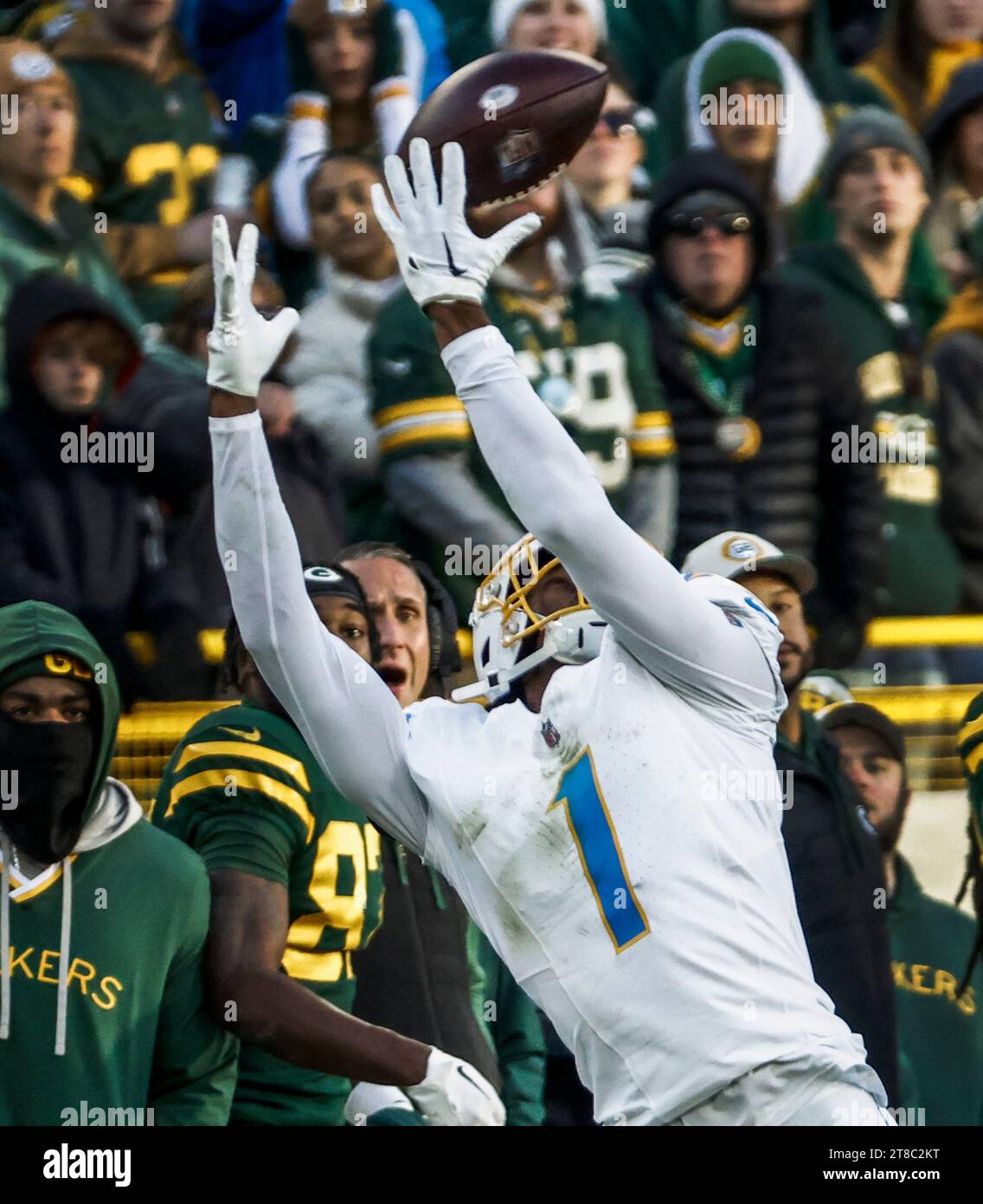 Green Bay, Usa. November 2023. Der Breitbandempfänger Quentin Johnston der Los Angeles Chargers verpasste während des Spiels zwischen den Los Angeles Chargers und den Green Bay Packers im Lambeau Field am Sonntag, den 19. November 2023, keinen Pass. Die Packers besiegten die Chargers mit 23:20. Foto: Tannen Maury/UPI Credit: UPI/Alamy Live News Stockfoto