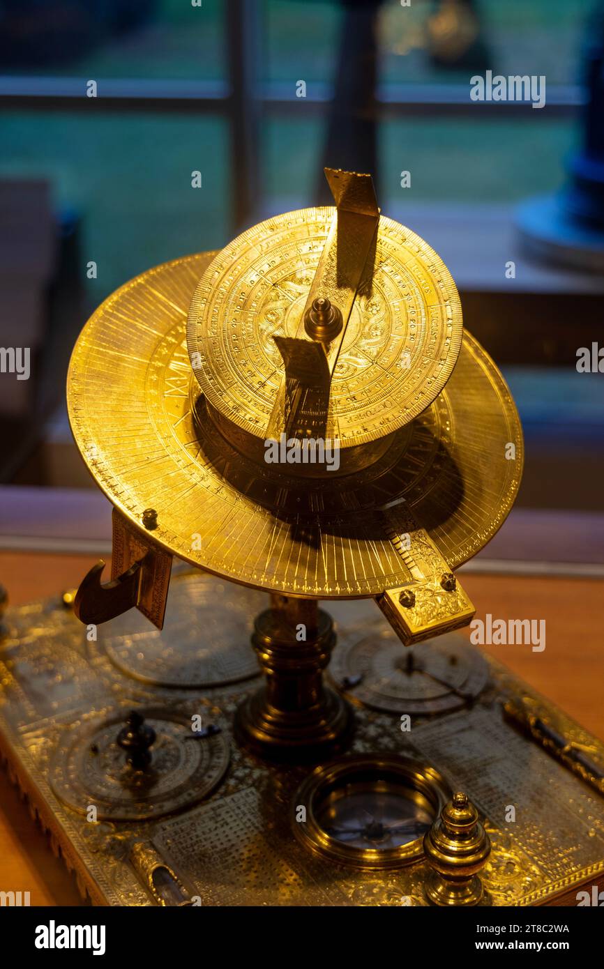 Torquetum Mond-, Sonnen- und Sternzifferblatt aus dem 18. Jahrhundert astronomisches Messgerät zur Einstellung von Zeit und Datum, Kunst- und Geschichtsmuseum, Brüssel, Bel Stockfoto