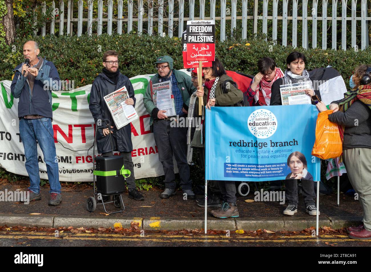 Snaresbrook Crown Court, London, Großbritannien. Dienstag, 14. November 2023. Der sechswöchige Prozess gegen acht Angeklagte, bekannt als Elbit Eight, läuft wegen Anklage, einschließlich Verschwörung zur Begehung von strafrechtlichen Schäden, Verschwörung zum Einbruch und Verschwörung zur Erpressung für drei Angeklagte. Der Fall betrifft Maßnahmen gegen Elbit Systems, einen der größten israelischen Waffenhersteller im Vereinigten Königreich. Stockfoto Snaresbrook Crown Court, London, Großbritannien. Dienstag, 14. November 2023. Der sechswöchige Prozess gegen acht Angeklagte, bekannt als Elbit Eight, läuft wegen Anklage, einschließlich Verschwörung zur Begehung von strafrechtlichen Schäden, Verschwörung zum Einbruch und Verschwörung zur Erpressung für drei Angeklagte. Der Fall betrifft Maßnahmen gegen Elbit Systems, einen der größten israelischen Waffenhersteller im Vereinigten Königreich. Stockfoto