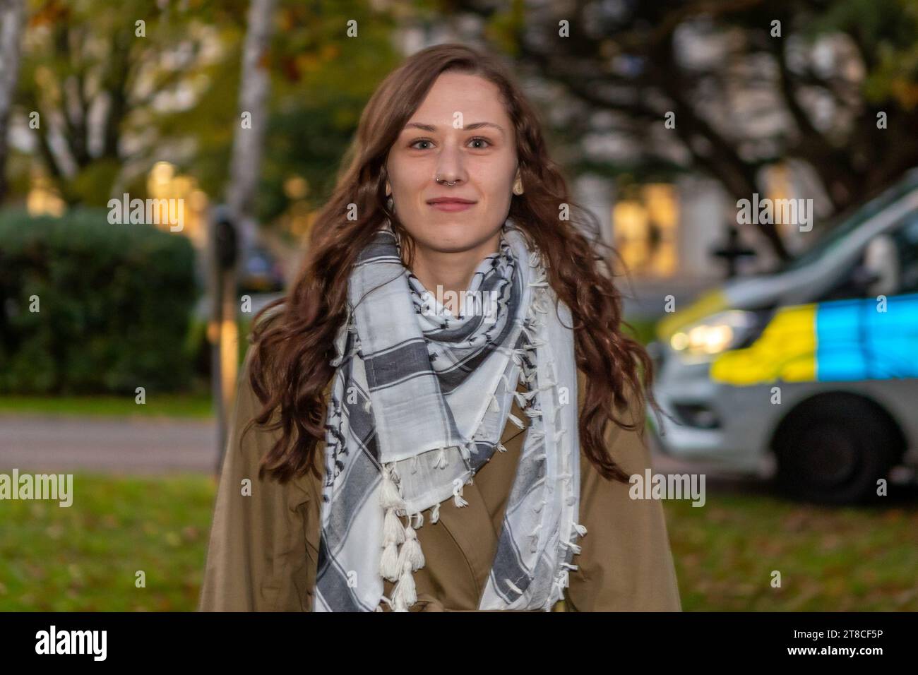 November 2023. Snaresbrook Crown Court, London, Großbritannien. 6-wöchiger Prozess gegen 8 Angeklagte, bekannt als die Elbit Eight, wegen Verschwörung zur Begehung von kriminellem Schaden, wegen Verschwörung zum Einbruch und 3 der Angeklagten werden wegen Verschwörung zur Erpressung angeklagt. Dies betrifft Maßnahmen gegen Elbit Systems, einen der größten israelischen Waffenhersteller in Großbritannien, wie Jocelyn Cooney dargestellt hat. Abdullah Bailey/Alamy Live News Stockfoto