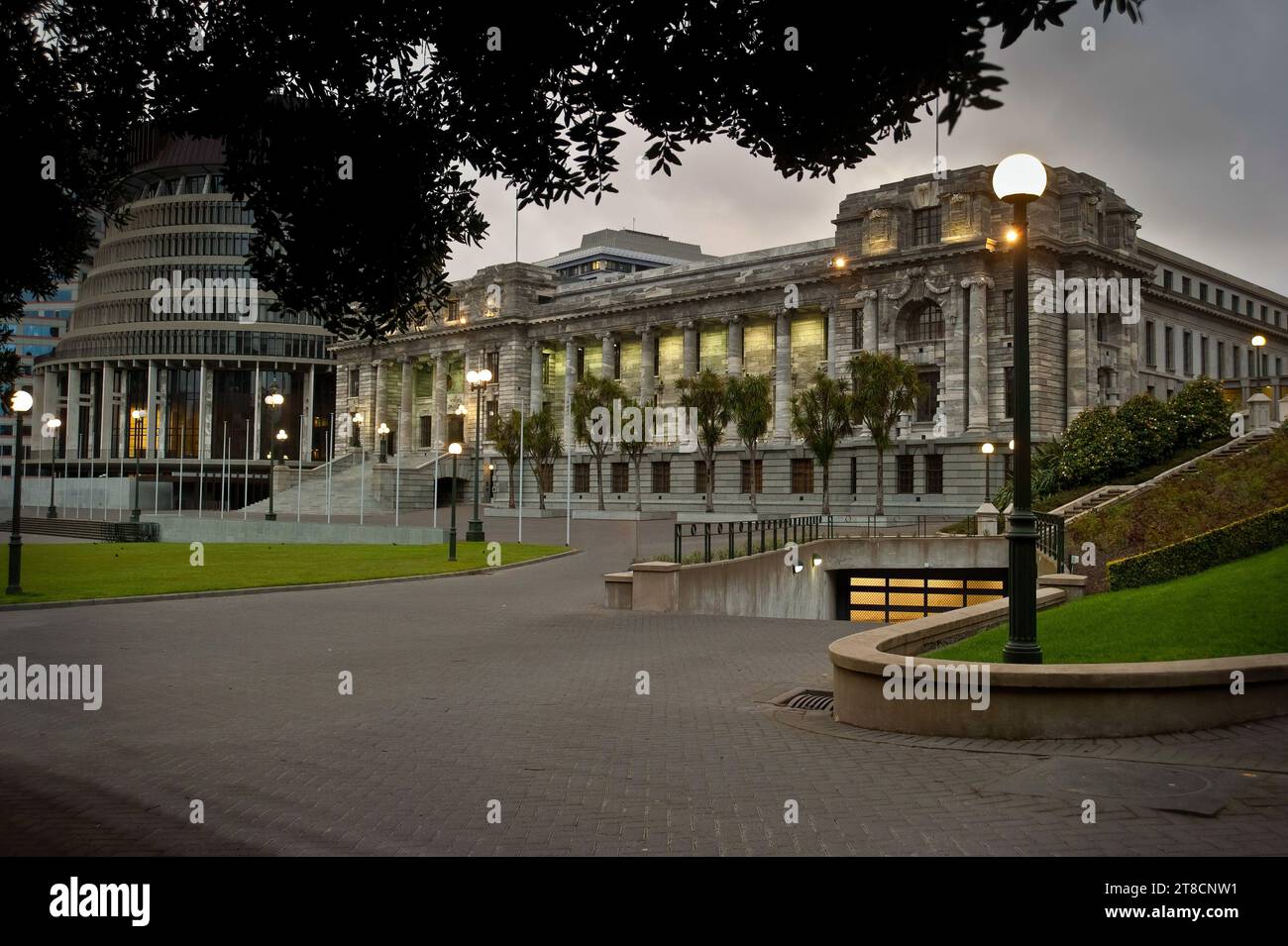 Parlamentsgebäude in der Abenddämmerung, Wellington, Neuseeland Stockfoto