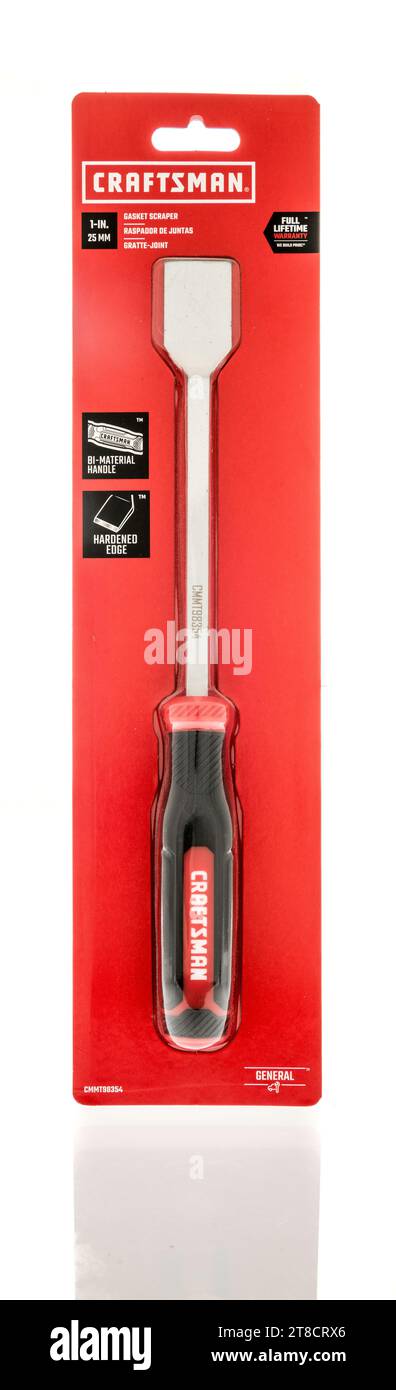 Winneconne, WI - 28. Oktober 2023: Ein Paket von Craftsman Dichtungsschaber auf einem isolierten Hintergrund Stockfoto