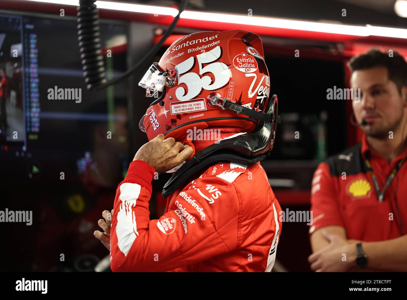 LAS VEGAS, NEVADA, USA 17. November 2023; #55, Carlos SAINZ Jr. aus Spanien und Team Scuderia Ferrari, SF23, vor dem Formel-1-Grand-Prix von Las Vegas auf dem Las Vegas Strip Circuit in Las Vegas, USA am 17. November 2023, Las Vegas Formel-1-Grand-Prix, - F1 GP Motorsport, gebührenpflichtiges Bild, Foto und Copyright © Irwen SONG/ATP Images (SONG Irwen/ATP/SPP) Credit: SPP Sport Press Photo. /Alamy Live News Stockfoto