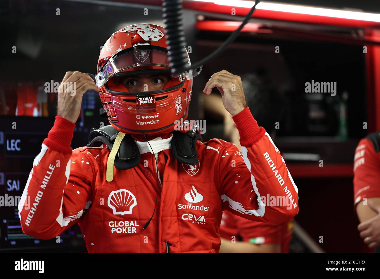 LAS VEGAS, NEVADA, USA 17. November 2023; #55, Carlos SAINZ Jr. aus Spanien und Team Scuderia Ferrari, SF23, vor dem Formel-1-Grand-Prix von Las Vegas auf dem Las Vegas Strip Circuit in Las Vegas, USA am 17. November 2023, Las Vegas Formel-1-Grand-Prix, - F1 GP Motorsport, gebührenpflichtiges Bild, Foto und Copyright © Irwen SONG/ATP Images (SONG Irwen/ATP/SPP) Credit: SPP Sport Press Photo. /Alamy Live News Stockfoto