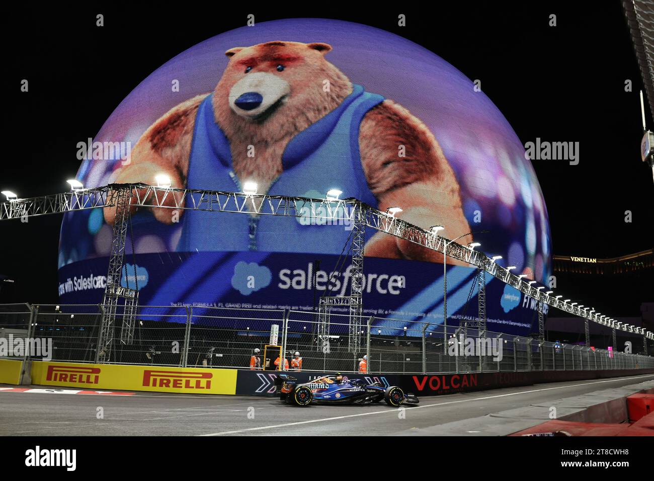 LAS VEGAS, NEVADA, USA 17. November 2023; #2, Logan Sargeant, USA, Team Williams F1 FW45, Mercedes-Motor vor dem Formel 1 Las Vegas Grand Prix auf dem Las Vegas Strip Circuit in Las Vegas, USA am 17. November 2023, Las Vegas Formel 1 Grand Prix, - F1 GP Motorsport, gebührenpflichtiges Bild, Foto und Copyright © Irwen SONG/ATP Images (SONG Irwen/ATP/SPP) Credit: SPP Sport Press Photo. /Alamy Live News Stockfoto