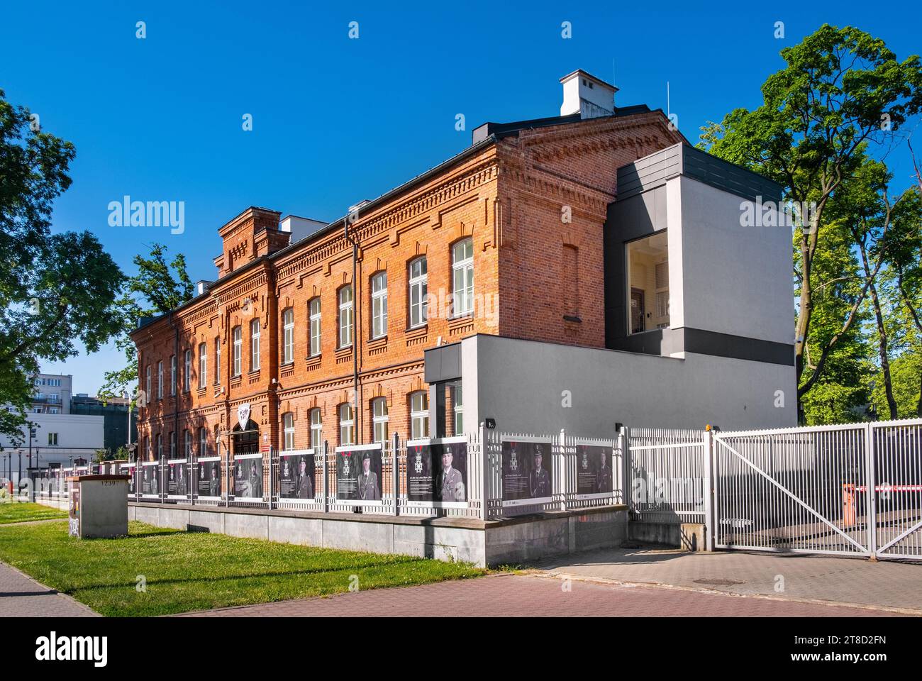 Warschau, Polen - 22. Juni 2021: Veteranenzentrum für ausländische Militäroperationen Weterana MON in der Pulawska Straße im Bezirk Mokotow in Warschau Stockfoto