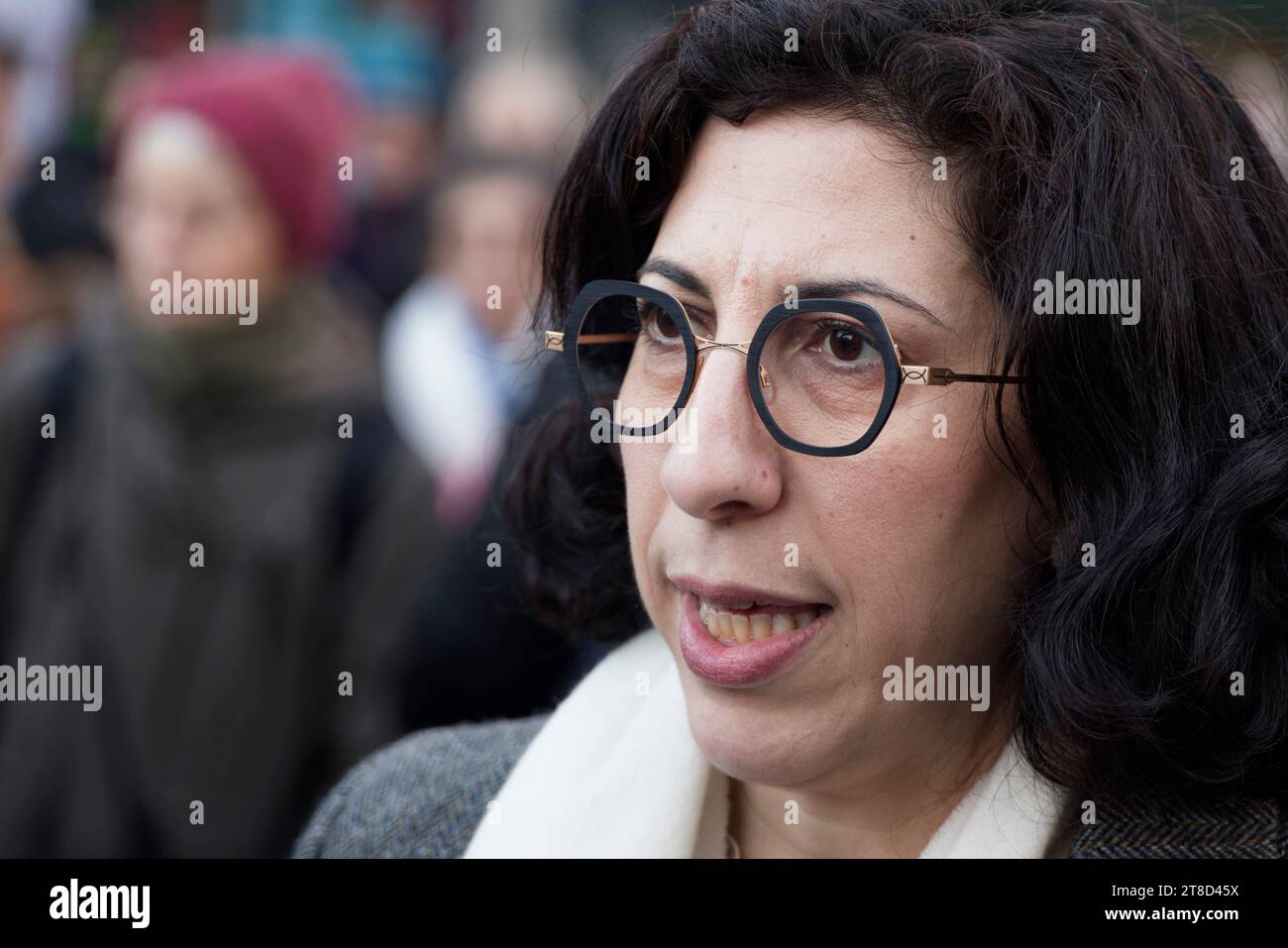 Paris, Frankreich. November 2023. Rima Abdul-Malak nimmt 500 am Sonntag, den 19. November 2023 in Paris, Frankreich, am stillen, vereinten, humanitären und pazifistischen friedensmarsch im Nahen Osten Teil. Quelle: Bernard Menigault/Alamy Live News Stockfoto