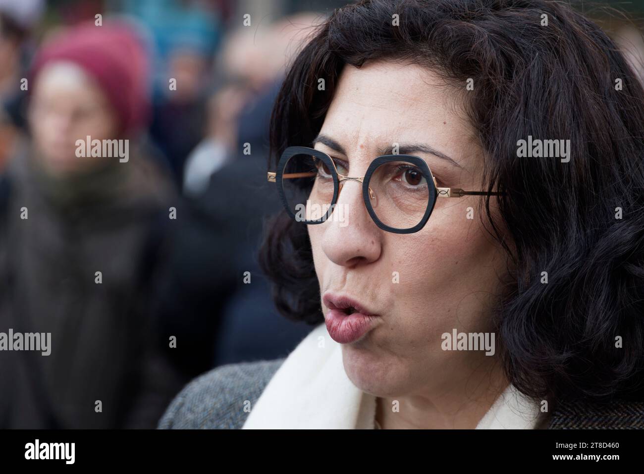 Paris, Frankreich. November 2023. Rima Abdul-Malak nimmt 500 am Sonntag, den 19. November 2023 in Paris, Frankreich, am stillen, vereinten, humanitären und pazifistischen friedensmarsch im Nahen Osten Teil. Quelle: Bernard Menigault/Alamy Live News Stockfoto