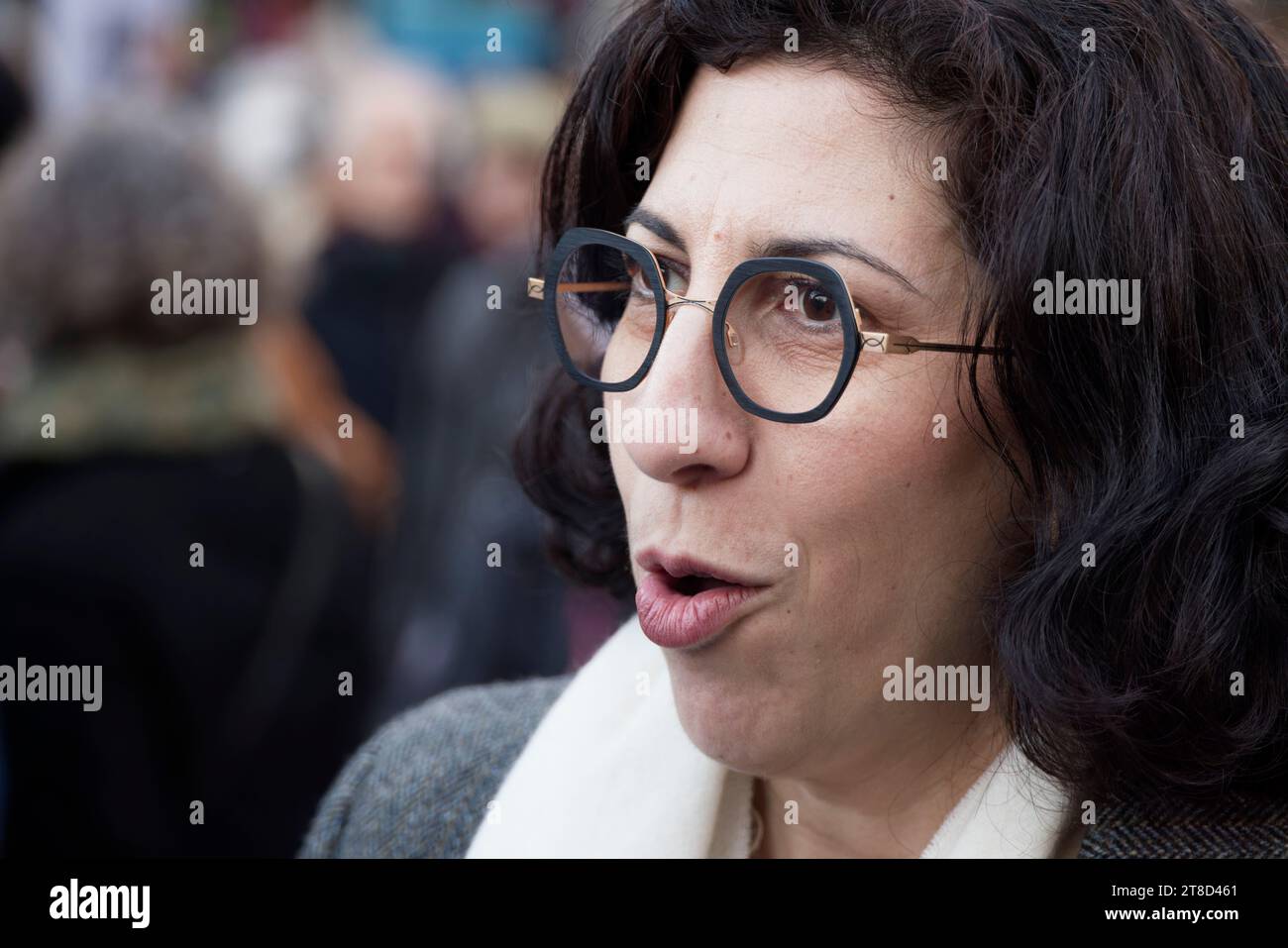 Paris, Frankreich. November 2023. Rima Abdul-Malak nimmt 500 am Sonntag, den 19. November 2023 in Paris, Frankreich, am stillen, vereinten, humanitären und pazifistischen friedensmarsch im Nahen Osten Teil. Quelle: Bernard Menigault/Alamy Live News Stockfoto