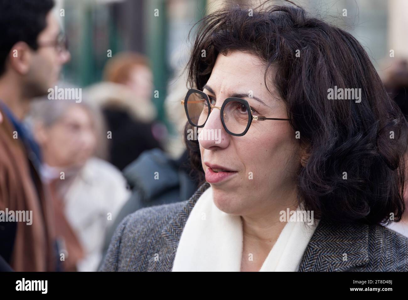 Paris, Frankreich. November 2023. Rima Abdul-Malak nimmt 500 am Sonntag, den 19. November 2023 in Paris, Frankreich, am stillen, vereinten, humanitären und pazifistischen friedensmarsch im Nahen Osten Teil. Quelle: Bernard Menigault/Alamy Live News Stockfoto