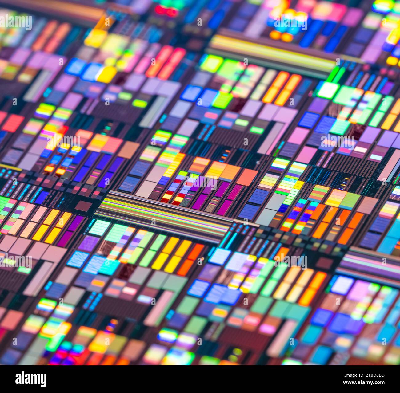 Makro aus Silizium-Wafer-Halbleiter mit Neonfarbe, integrierte Schaltungen zur Herstellung von CPU und GPU Stockfoto