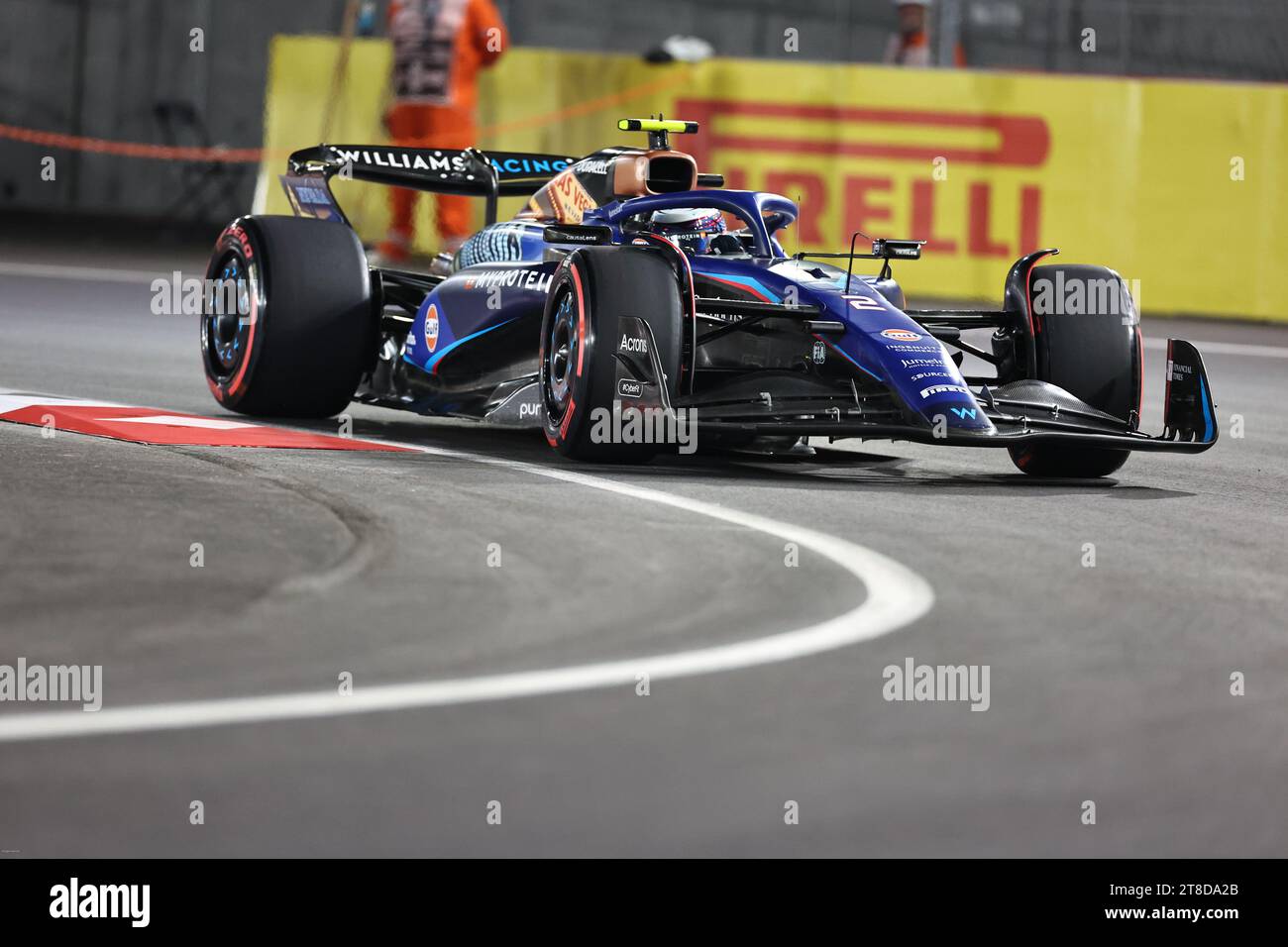 LAS VEGAS, NEVADA, USA 17. November 2023; #2, Logan Sargeant, USA, Team Williams F1 FW45, Mercedes-Motor vor dem Formel 1 Las Vegas Grand Prix auf dem Las Vegas Strip Circuit in Las Vegas, USA am 17. November 2023, Las Vegas Formel 1 Grand Prix, - F1 GP Motorsport, gebührenpflichtiges Bild, Foto und Copyright © Irwen SONG/ATP Images (SONG Irwen/ATP/SPP) Credit: SPP Sport Press Photo. /Alamy Live News Stockfoto