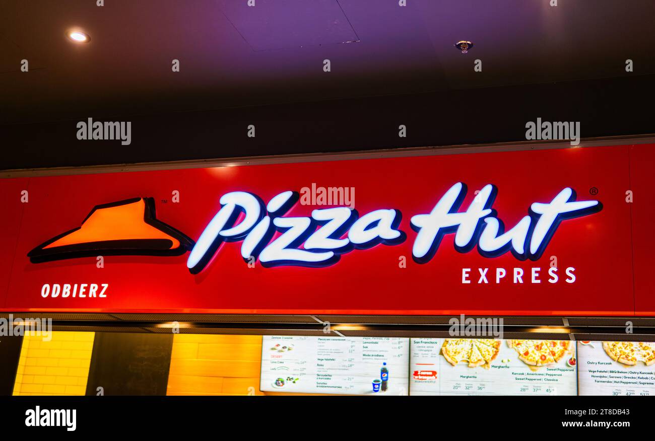 Breslau, Polen - 10. November 2023: Pizza-Hütte Express in der Galeria dominikanska Wrocław Eine beliebte Liefer-, Mitnahme- und Speisekette Stockfoto