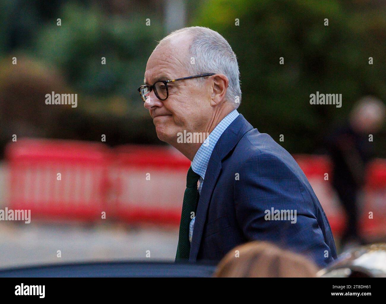 London, Großbritannien. November 2023. Sir Patrick Vallance, wissenschaftlicher Berater der Regierung von forner, kommt, um bei der COVID-19-Untersuchung auszusagen. Sie war Chefberater während der Pandemie, als Boris Johnson Premierminister war. Er hat sein Tagebuch als Beweis übergeben. Quelle: Karl Black/Alamy Live News Stockfoto