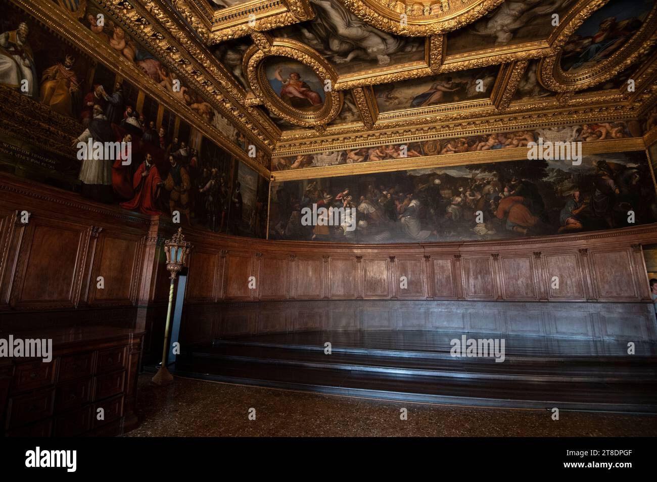 Sala del Consiglio dei Dieci (Konzil der zehn) befindet sich im Dogenpalast in Venedig in der Region Veneto in Norditalien. Es ist auch die Halle der Co Stockfoto