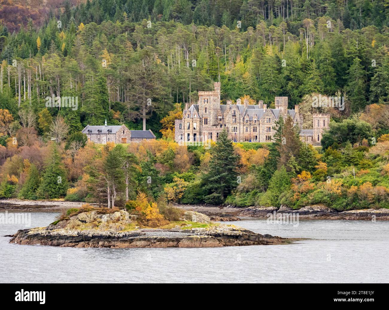 Duncraig Castle aus Plockton, Highlands, Schottland, Großbritannien. Stockfoto