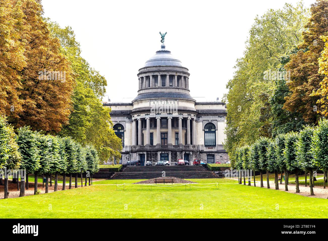Außenansicht des Königlichen Museums für Kunst und Geschichte im Parc du Cinquantenaire, Brüssel, Belgien Stockfoto
