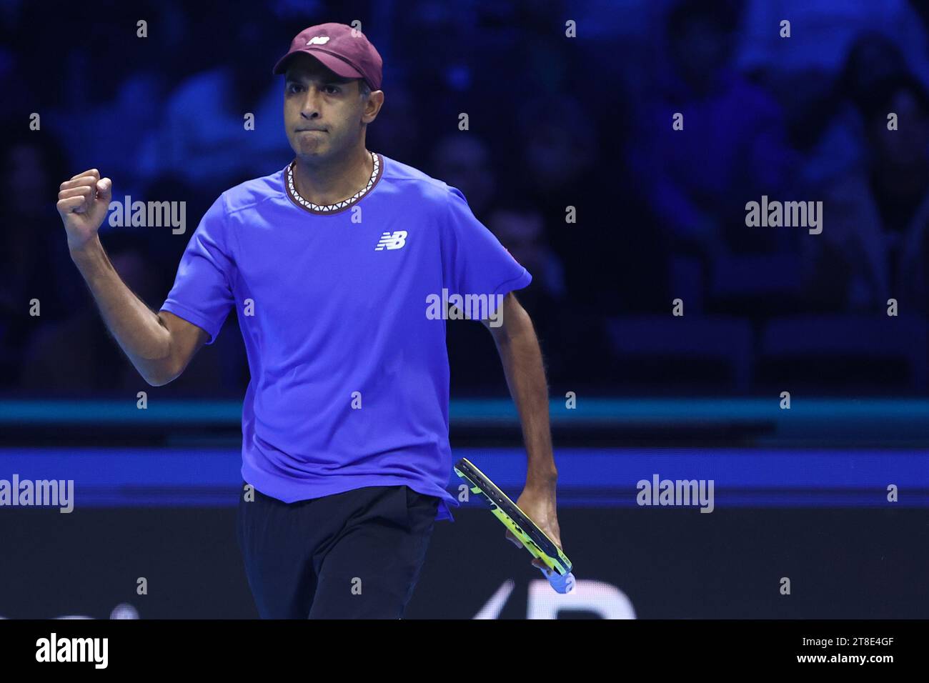 Turin, Italien. November 2023. Rajeev RAM aus den USA feiert das letzte Doppelspiel zwischen Marcel Granollers aus Spanien und Horacio Zeballos aus Argentinien gegen Rajeev RAM aus den USA und Joe Salisbury aus Großbritannien am 8. Tag des Nitto ATP World Tour Finals. Quelle: Marco Canoniero/Alamy Live News Stockfoto