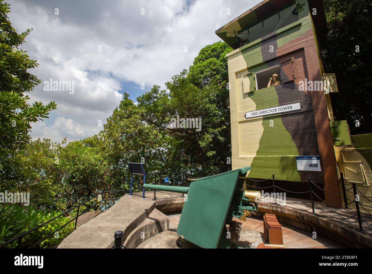 Der Feuerrichtturm war Teil eines Kommandopostens der Küstenartillerie zur Verteidigung vor der japanischen aggressiven Invasion. Fort Siloso, Sentosa, Singapur. Stockfoto