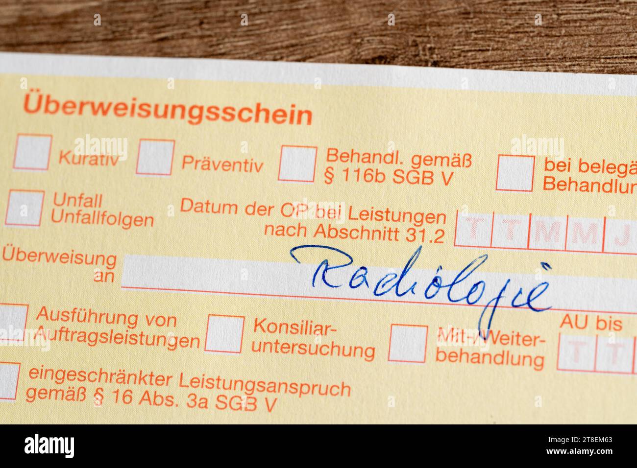 Augsburg, Bayern, Deutschland 20. November 2023 Ärztliche Überweisung an die Radiologie