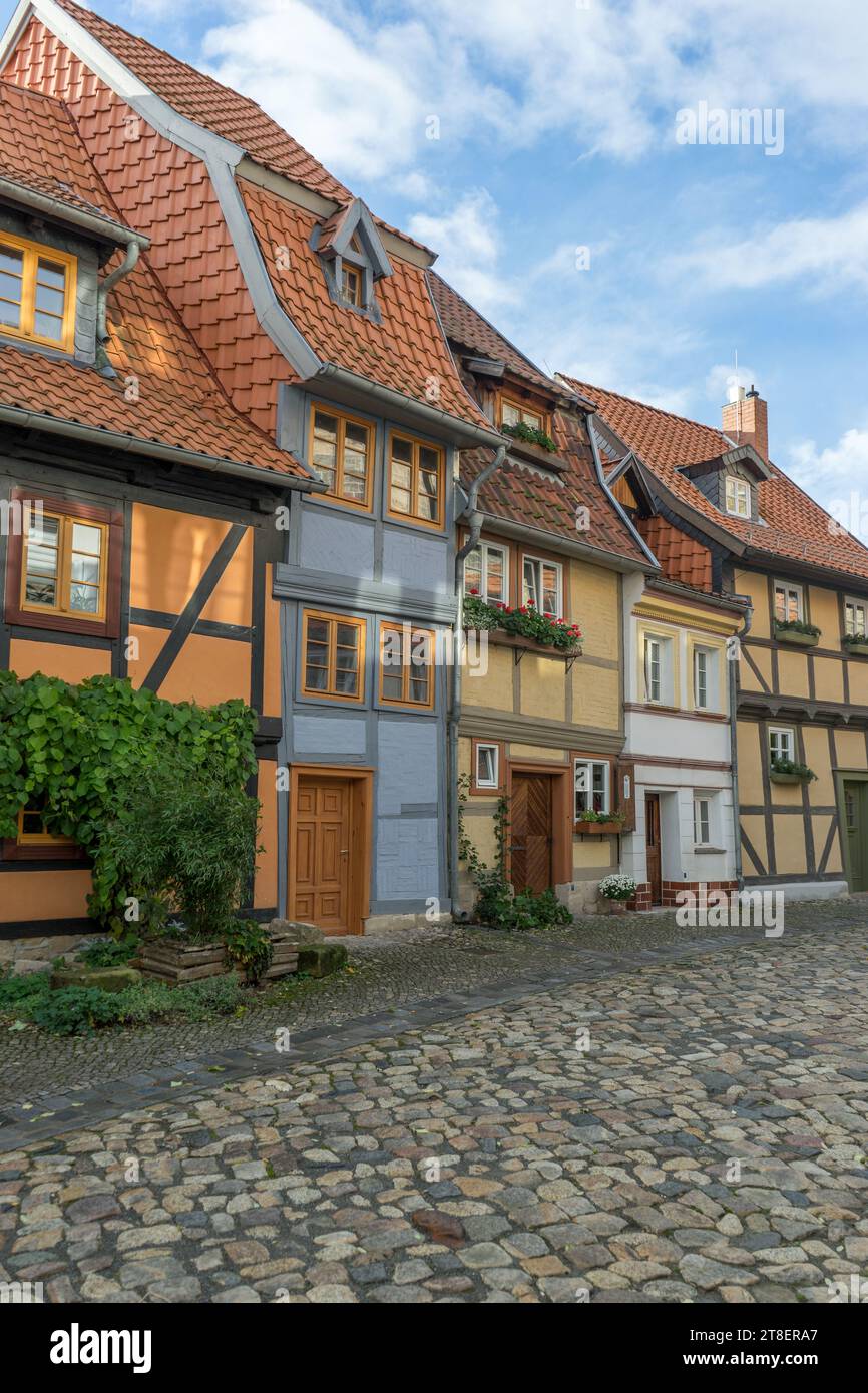 Straße mit historischen Fachwerkhäusern in der historischen Altstadt von Quedlinburg Stockfoto