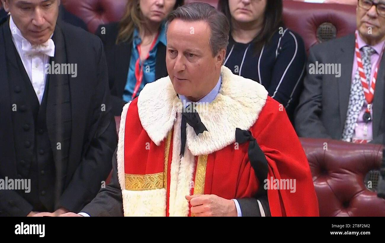 Videoaufnahme der Einführung von Lord Cameron of Chipping Norton im House of Lords, London. Der ehemalige Premierminister David Cameron wurde in das House of Lords berufen, nachdem er zum Außenminister ernannt wurde. Bilddatum: Montag, 20. November 2023. Stockfoto