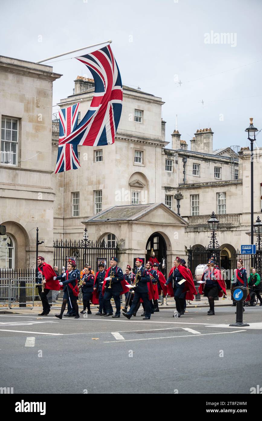 Militärangehörige, die Musik bei der AJEX Annual Parade & Ceremony im Cenotaph zu Ehren jüdischer Mitglieder der britischen Streitkräfte in London, Großbritannien, spielen Stockfoto