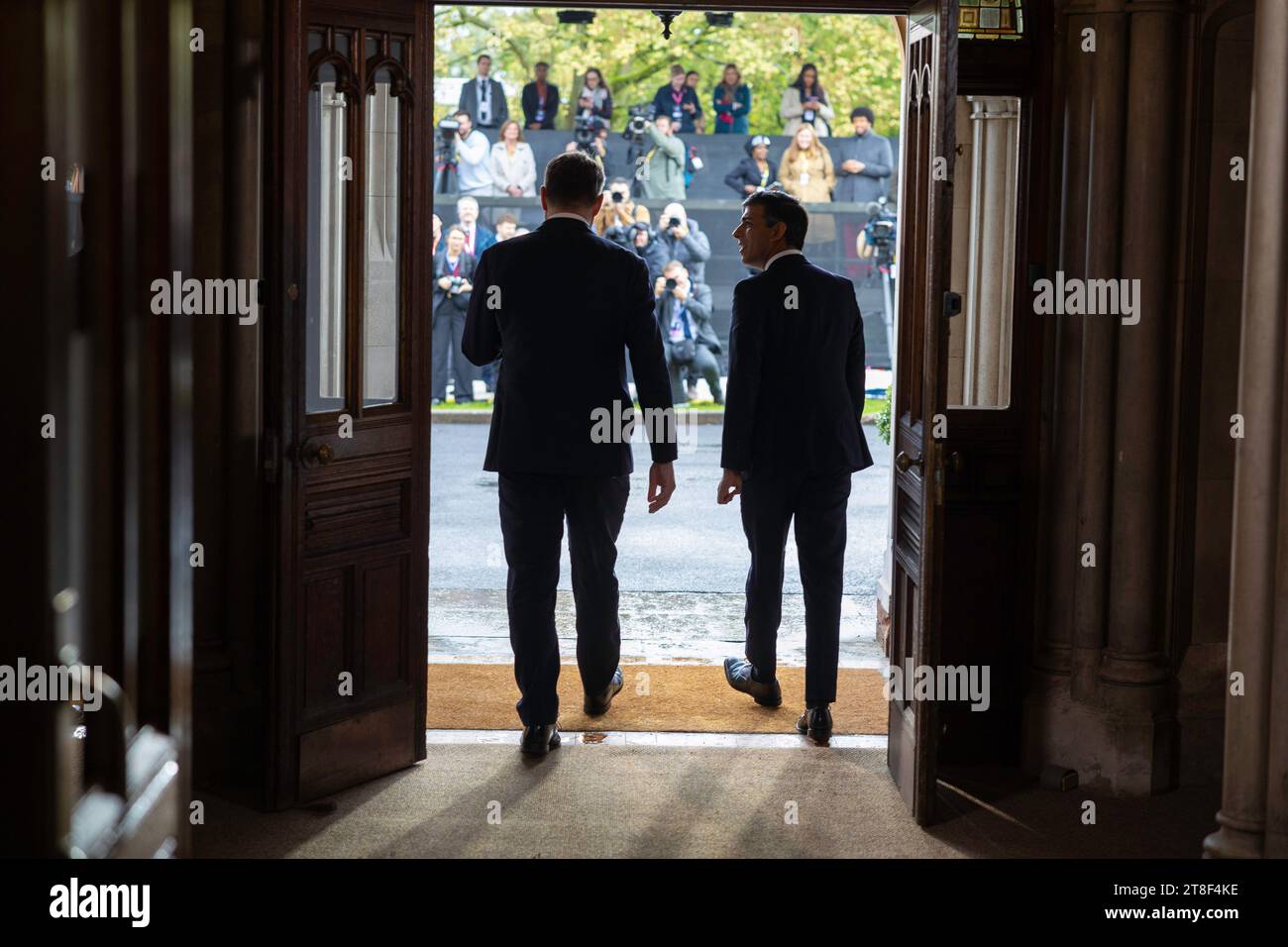 BLETCHLEY PARK, BUCKINGHAMSHIRE, ENGLAND, Vereinigtes Königreich - 02. November 2023 - der britische Premierminister Rishi Sunak trifft sich mit Robert Habeck, Vizekanzler von Deutschland o Stockfoto