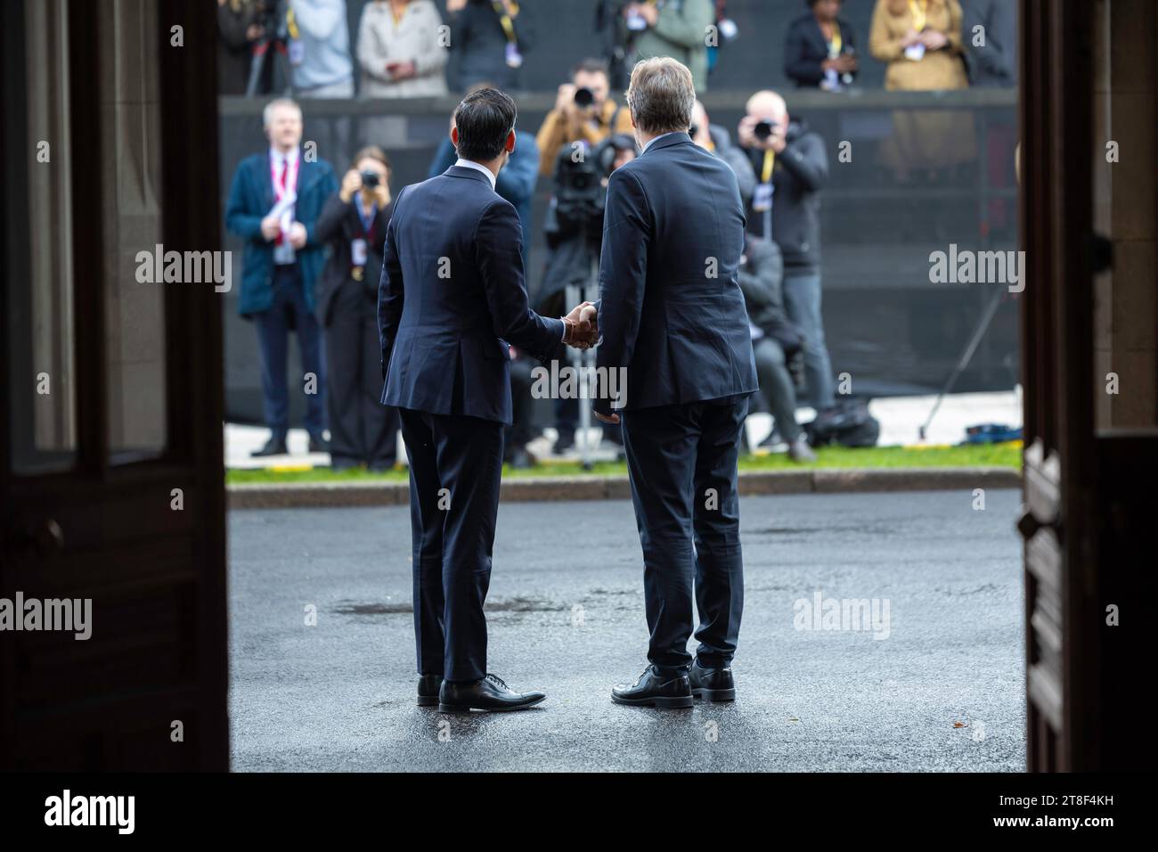 BLETCHLEY PARK, BUCKINGHAMSHIRE, ENGLAND, Vereinigtes Königreich - 02. November 2023 - der britische Premierminister Rishi Sunak trifft sich mit Robert Habeck, Vizekanzler von Deutschland o Stockfoto
