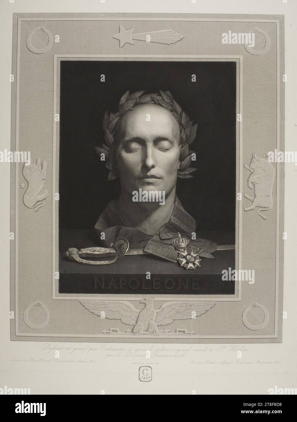 Napoleon Bonapartes Totenmaske mit einem Lorbeerkranz, dem Orden der Ehrenlegion und einem Schwert, Luigi Calamatta, 1801-1868, 1834, Graphic Art, Kupfergravur, in einem allegorischen Porträt, wird hier der Kaiser Napoleon (1769–1821) als Herrscher der Welt dargestellt. Luigi Calamatta hat die Totenmaske, eine Gipsmaske auf den Kopf des toten Napoleons gegossen, als sein Modell. Vor der Totenmaske liegt ein Greifer und der Orden der Ehrenlegion, der von Napoleon selbst 1802 gegründet wurde. Die Totenmaske ist mit einem Lorbeerkranz verziert. Wie der Adler in der unteren Ecke des Rahmens Stockfoto