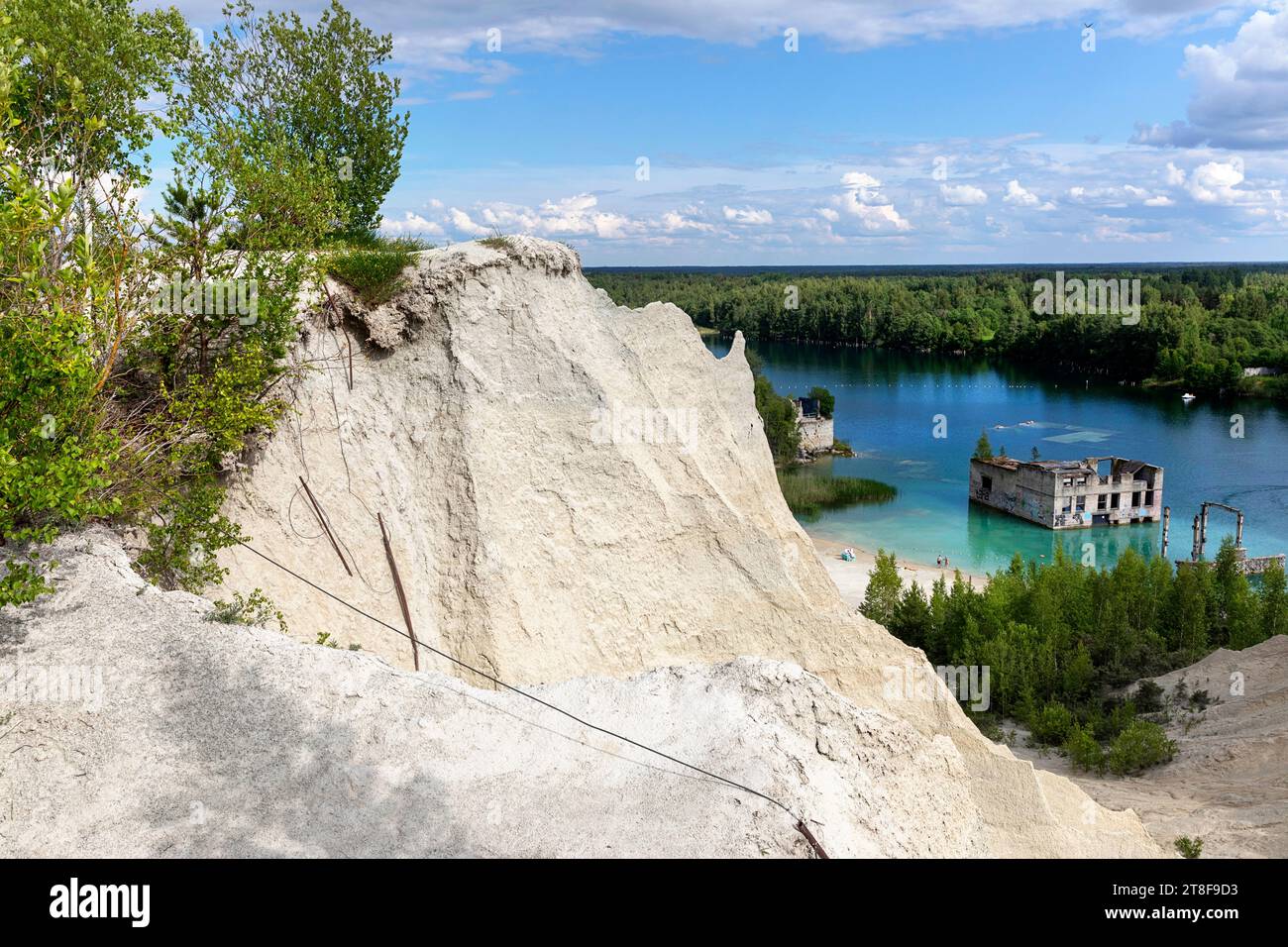 Malerischer Rummu-Steinbruch, ehemaliges Gefängnis, das in einen Ort für Tourismus verwandelt wurde, zum Wandern Schwimmen, Harju, Estland Stockfoto