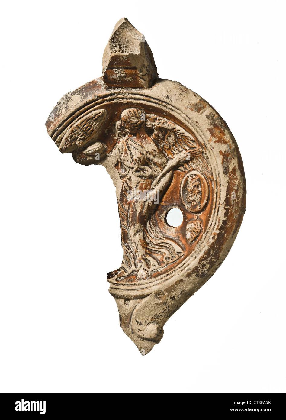 Lampe mit Victoria, die einen Schild mit Neujahrsgrüßen hält, 50 - 100, Möbel, Lampe, gefeuert, modelliert, Höhe 13,3 cm, Töpferwaren, Keramik, römisch (753 v. Chr. - 476 Stockfoto