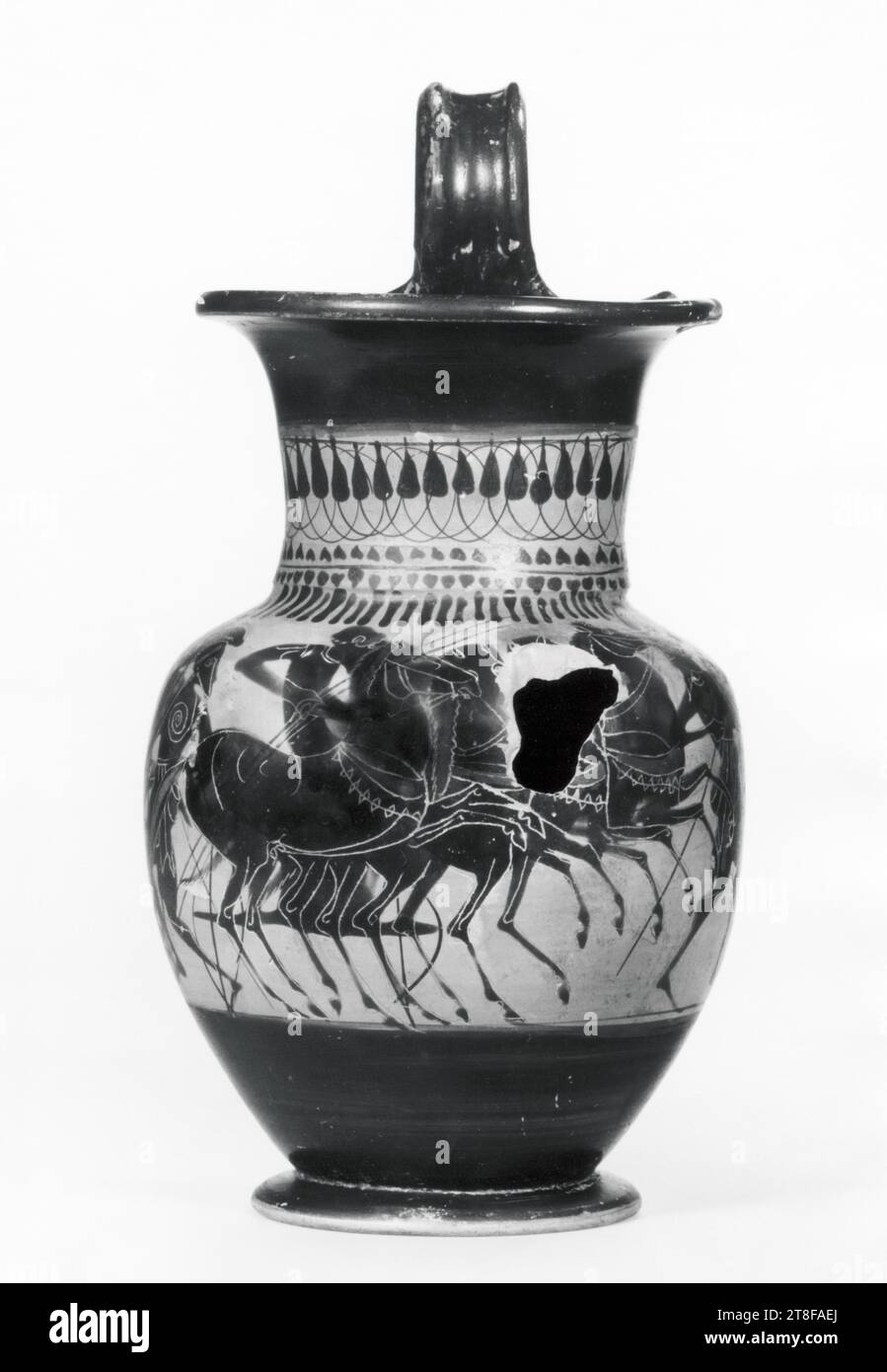 Oinochoe mit Wagenszene, 510 v. Chr. - 500 v. Chr., Container, Pitcher, Oenochoe, Schwarzfigurentechnik, gefeuert, modelliert, Höhe 25 cm, [Grafitto], Keramik, Keramik, Griechisch, archaische Zeit (600 v. Chr. - 480 v. Chr.) Stockfoto