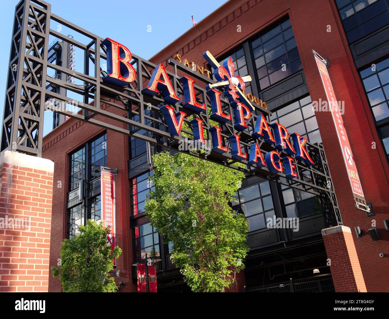 St. Louis, Missouri - 21. Juni 2023: Cardinals Ballpark Village in Downtown STL Stockfoto