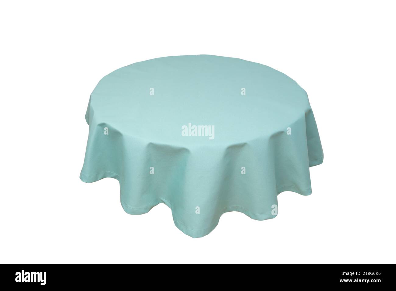 Blaues Tuch auf einem runden Tisch, Seitenansicht isoliert auf weiß Stockfoto