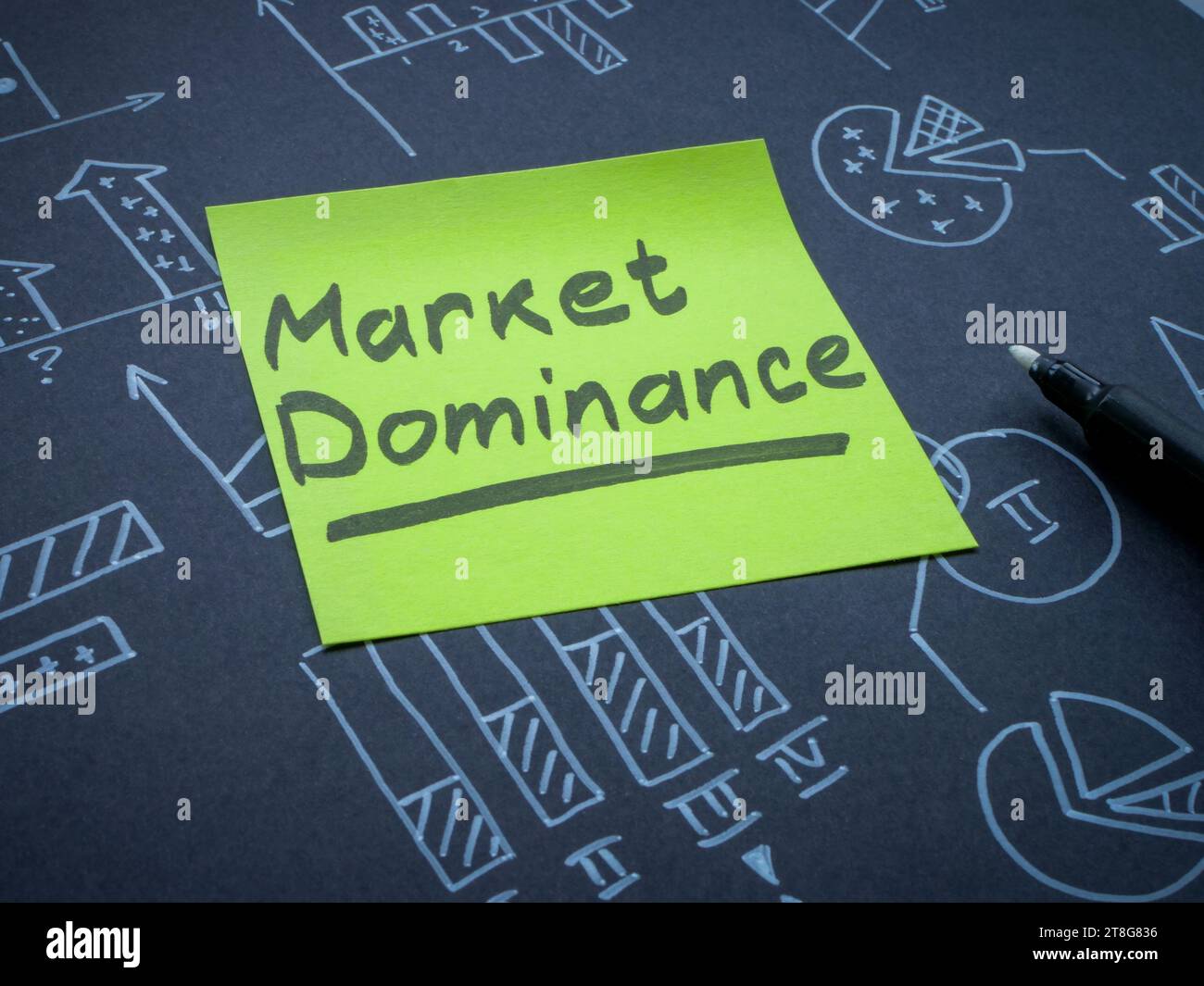 Finanzdiagramme und Aufkleber mit Aufschrift „Marktbeherrschung“. Stockfoto