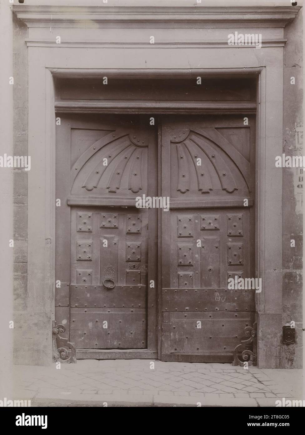 Gate, Rue Chanoinesse, 4. Arrondissement, Paris, Fotograf, EN 4-1901, Fotografie, Grafik, Fotografie, Aristotype, Abmessungen – Arbeit: Höhe: 17,9 cm, Breite: 12,9 cm Stockfoto
