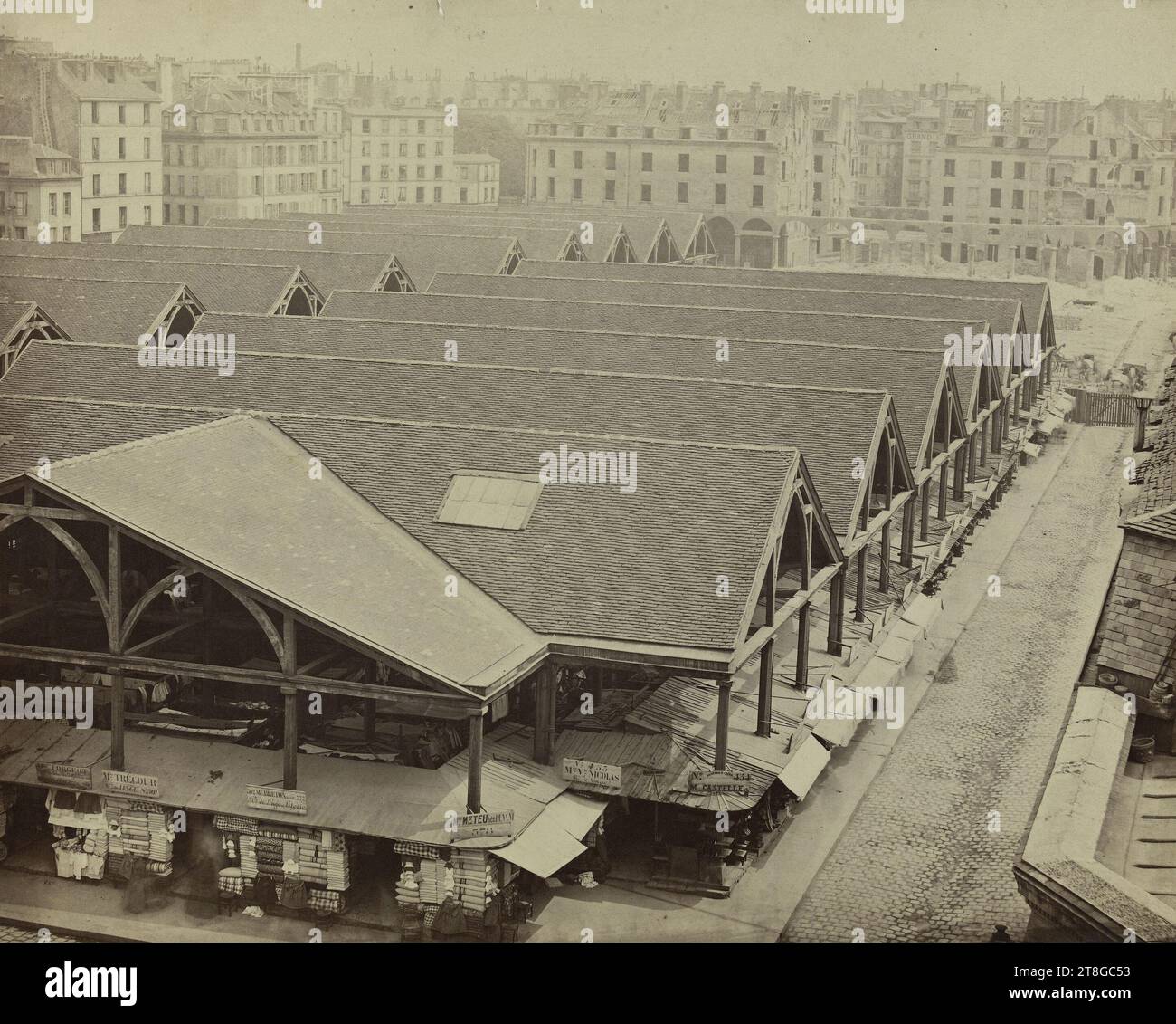 Tissue Market, Blick auf den Carreau du Temple im Hintergrund, 4. Arrondissement, Paris, Fotograf, 19.-20. Jahrhundert, Fotografie, Grafik, Fotografie, Albumendruck, Abmessungen - Werk: Höhe: 33,8 cm, Breite: 42,4 cm Stockfoto
